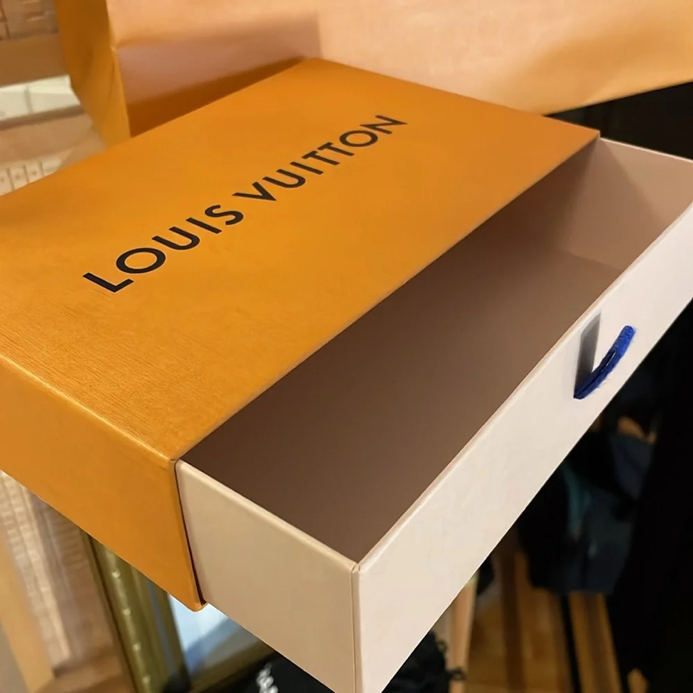 LOUIS VUITTON Packaging